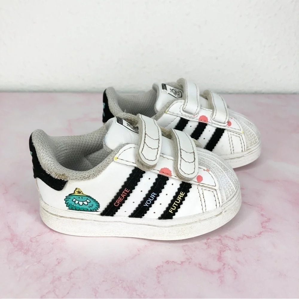 Adidas x Kevin Lyons sneakers Superstar Monster Art size 4 infant‎
